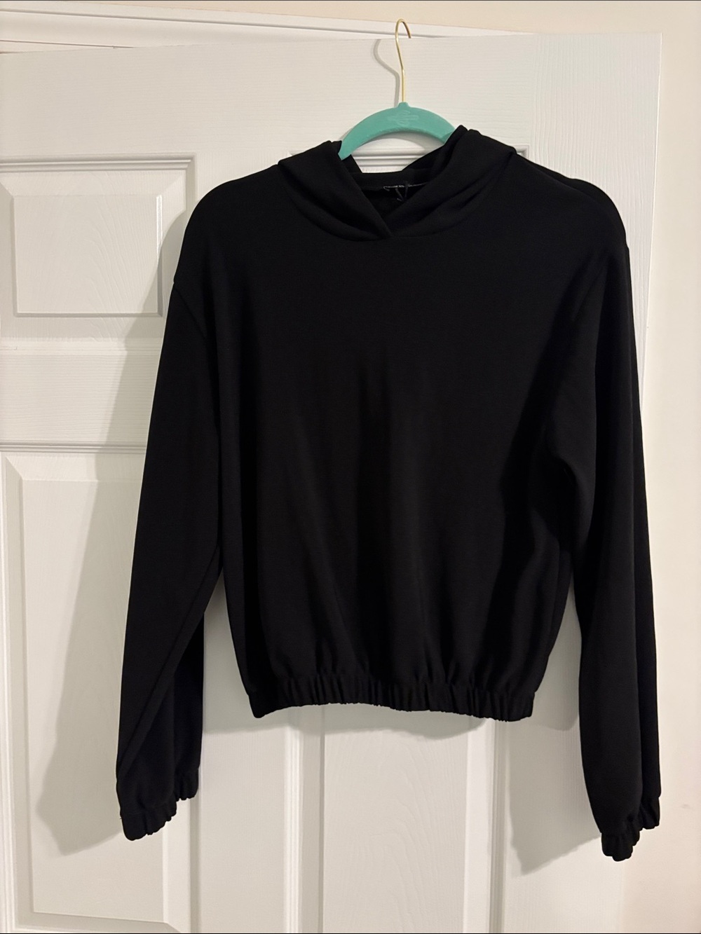 Black Hooded Women's Pullover